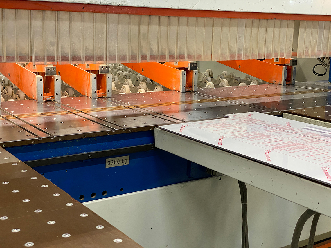 Schnittanlage bei Schäfer Kunststofftechnik