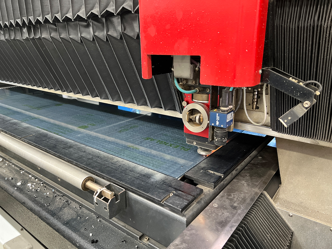 Zuschnitt von Plexiglas-Plattenmaterial